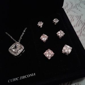 🌺 NIB Cubic Zirconia Necklace & Earring Set